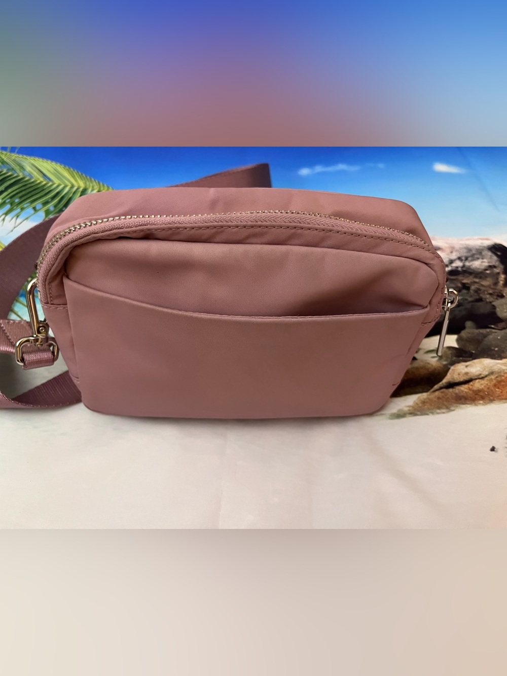 Lululemon Everywhere Crossbody Bag 2L - Picture 9 of 16
